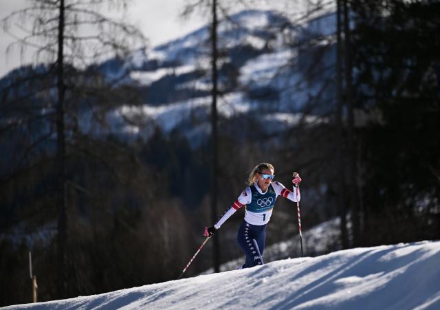 (260222) -- TESERO, Feb. 22, 2026 (Xinhua) -- Jessie Diggins of the United States competes during the cross-country skiing women's 50km mass start classic match at the Milan-Cortina 2026 Olympic Winter Games in Tesero, Italy, Feb. 22, 2026. (Xinhua/He Canling)