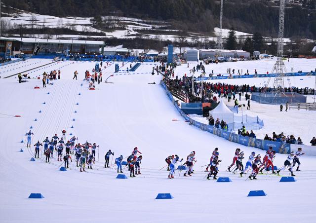 (260222) -- TESERO, Feb. 22, 2026 (Xinhua) -- Athletes compete during the cross-country skiing women's 50km mass start classic match at the Milan-Cortina 2026 Olympic Winter Games in Tesero, Italy, Feb. 22, 2026. (Xinhua/He Canling)