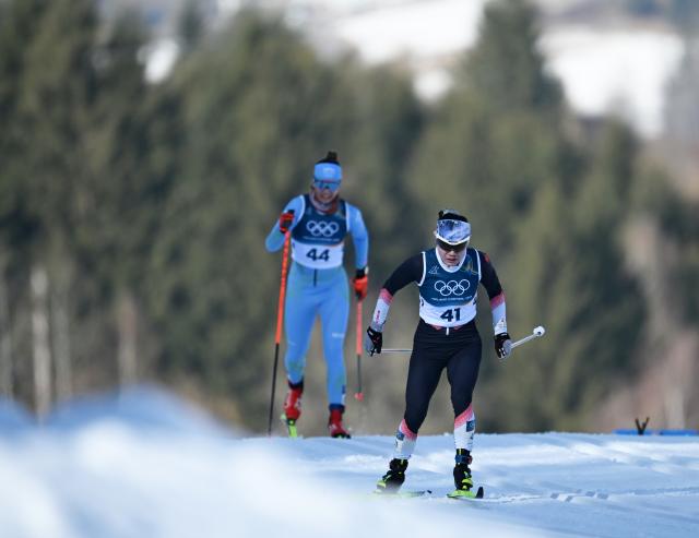 (260222) -- TESERO, Feb. 22, 2026 (Xinhua) -- Chi Chunxue (R) of China competes during the cross-country skiing women's 50km mass start classic match at the Milan-Cortina 2026 Olympic Winter Games in Tesero, Italy, Feb. 22, 2026. (Xinhua/He Canling)