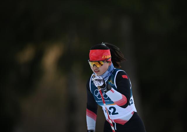 (260222) -- TESERO, Feb. 22, 2026 (Xinhua) -- Dinigeer Yilamujiang of China competes during the cross-country skiing women's 50km mass start classic match at the Milan-Cortina 2026 Olympic Winter Games in Tesero, Italy, Feb. 22, 2026. (Xinhua/He Canling)