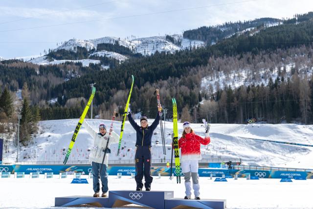 (260222) -- TESERO, Feb. 22, 2026 (Xinhua) -- Gold medalist Ebba Andersson (C) of Sweden, silver medalist Heidi Weng (L) of Norway and bronze medalist Nadja Kaelin of Switzerland pose on the podium after the cross-country skiing women's 50km mass start classic match at the Milan-Cortina 2026 Olympic Winter Games in Tesero, Italy, Feb. 22, 2026. (Xinhua/Huang Wei)