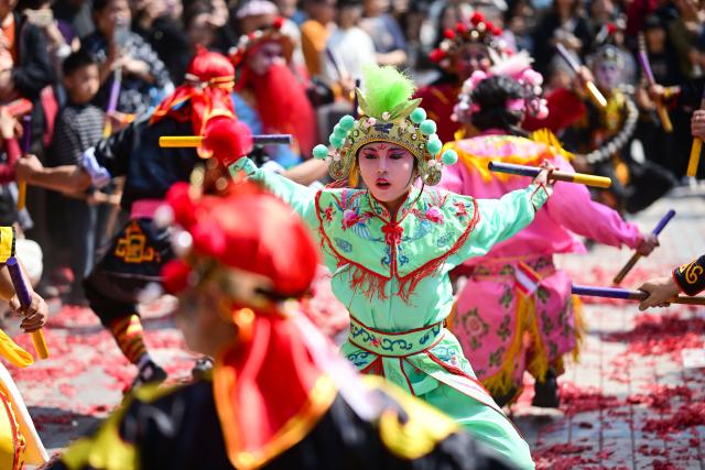 (260222) -- PUNING, Feb. 22, 2026 (Xinhua) -- Artists perform Yingge dance in Puning, south China's Guangdong Province, Feb. 22, 2026. The Yingge dance, or "dance to the hero's song," is a folk dance of south China's Guangdong Province which has enjoyed growing popularity nationwide in recent years. As many shops in Puning chose to open their doors to start the new year's business on Sunday, the sixth day of the Chinese New Year, Yingge dance teams staged wonderful performances across the city to convey their best wishes for a prosperous start of the new year. (Xinhua/Chen Yehua)