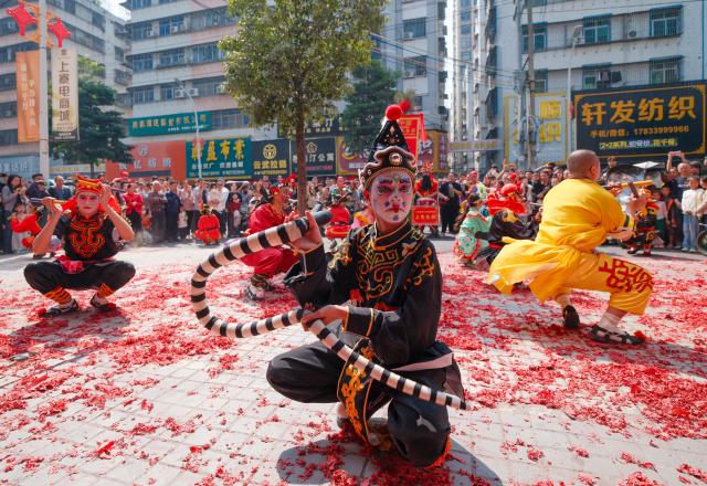 (260222) -- PUNING, Feb. 22, 2026 (Xinhua) -- Artists perform Yingge dance in Puning, south China's Guangdong Province, Feb. 22, 2026. The Yingge dance, or "dance to the hero's song," is a folk dance of south China's Guangdong Province which has enjoyed growing popularity nationwide in recent years. As many shops in Puning chose to open their doors to start the new year's business on Sunday, the sixth day of the Chinese New Year, Yingge dance teams staged wonderful performances across the city to convey their best wishes for a prosperous start of the new year. (Xinhua/Chen Yehua)