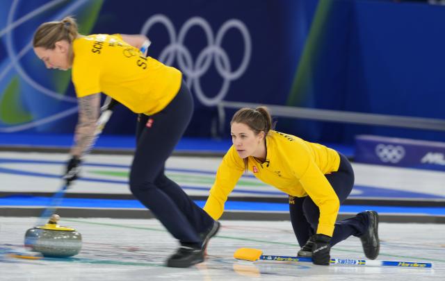 (260222) -- CORTINA D'AMPEZZO, Feb. 22, 2026 (Xinhua) -- Anna Hasselborg (R) of Sweden delivers a stone during the curling women's gold medal game between Switzerland and Sweden at the 2026 Milan-Cortina Winter Olympics in Cortina, Italy, Feb. 22, 2026. (Xinhua/Li Gang)