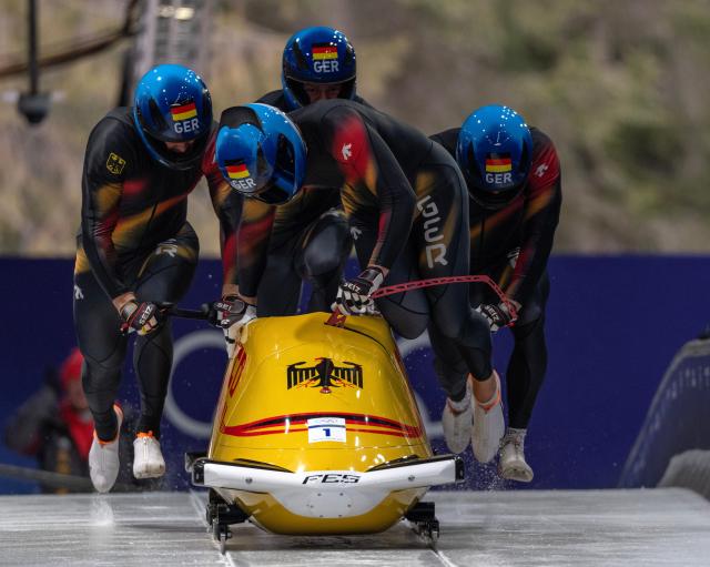 (260222) -- CORTINA D'AMPEZZO, Feb. 22, 2026 (Xinhua) -- Johannes Lochner/Thorsten Margis/Jorn Wenzel/Georg Fleischhauer of Germany compete during the Bobsleigh 4-man heat 3 at the 2026 Milan-Cortina Winter Olympics in Cortina D'Ampezzo, Italy, Feb. 22, 2026. (Xinhua/Fei Maohua)