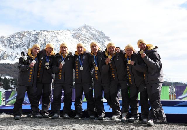 (260222) -- CORTINA D'AMPEZZO, Feb. 22, 2026 (Xinhua) -- Silver medalists Francesco Friedrich/Alexander Schuller/Felix Straub/Matthias Sommer pose with gold medalists Thorsten Margis/Georg Fleischhauer/Jorn Wenzel/Johannes Lochner (L to R) during the awarding ceremony for Bobsleigh 4-man at the 2026 Milan-Cortina Winter Olympics in Cortina D'Ampezzo, Italy, Feb. 22, 2026. (Xinhua/Ding Xu)