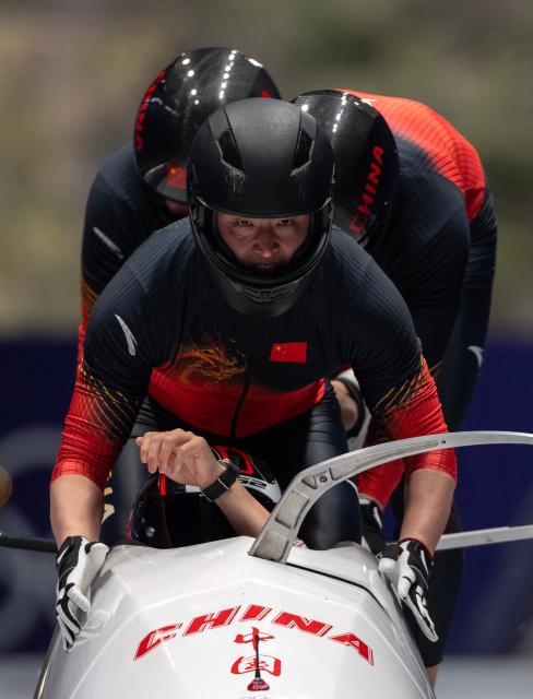 (260222) -- CORTINA D'AMPEZZO, Feb. 22, 2026 (Xinhua) -- Li Chunjian/Jiang Maoyuan/Ye Jielong/Ding Yunda of China compete during the Bobsleigh 4-man heat 3 at the 2026 Milan-Cortina Winter Olympics in Cortina D'Ampezzo, Italy, Feb. 22, 2026. (Xinhua/Fei Maohua)
