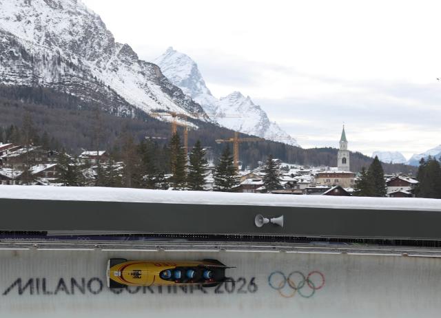 (260222) -- CORTINA D'AMPEZZO, Feb. 22, 2026 (Xinhua) -- Francesco Friedrich/Matthias Sommer/Alexander Schuller/Felix Straub of Germany compete during the Bobsleigh 4-man heat 3 at the 2026 Milan-Cortina Winter Olympics in Cortina D'Ampezzo, Italy, Feb. 22, 2026. (Xinhua/Ding Xu)
