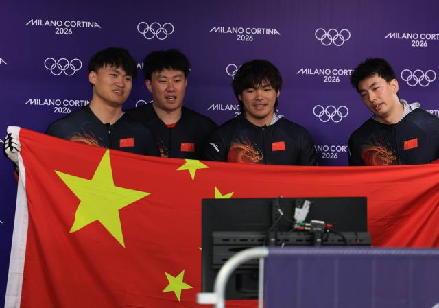 (260222) -- CORTINA D'AMPEZZO, Feb. 22, 2026 (Xinhua) -- Ye Jielong/Li Chunjian/Ding Yunda/Jiang Maoyuan (L to R) of China pose after the Bobsleigh 4-man heat 4 at the 2026 Milan-Cortina Winter Olympics in Cortina D'Ampezzo, Italy, Feb. 22, 2026. (Xinhua/Ding Xu)