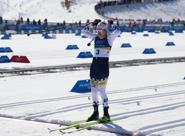 (260222) -- TESERO, Feb. 22, 2026 (Xinhua) -- Ebba Andersson of Sweden crosses the finish line during the cross-country skiing women's 50km mass start classic match at the Milan-Cortina 2026 Olympic Winter Games in Tesero, Italy, Feb. 22, 2026. (Xinhua/Meng Yongmin)