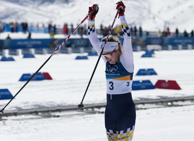 (260222) -- TESERO, Feb. 22, 2026 (Xinhua) -- Ebba Andersson of Sweden crosses the finish line during the cross-country skiing women's 50km mass start classic match at the Milan-Cortina 2026 Olympic Winter Games in Tesero, Italy, Feb. 22, 2026. (Xinhua/Meng Yongmin)