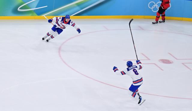 (260222) -- MILAN, Feb. 22, 2026 (Xinhua) -- Players of the United States celebrates after the ice hockey men's gold medal game between Canada and the United States at the Milan-Cortina 2026 Olympic Winter Games in Milan, Italy, Feb. 22, 2026. (Xinhua/Tao Xiyi)