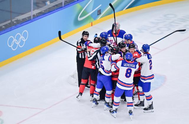 (260222) -- MILAN, Feb. 22, 2026 (Xinhua) -- Players fight during the ice hockey men's gold medal game between Canada and the United States at the Milan-Cortina 2026 Olympic Winter Games in Milan, Italy, Feb. 22, 2026. (Xinhua/Tao Xiyi)