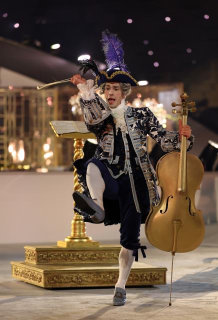 (260222) -- VERONA, Feb. 22, 2026 (Xinhua) -- An actor performs during the closing ceremony of the Milan-Cortina 2026 Olympic Winter Games at Verona Olympic Arena in Verona, Italy, Feb. 22, 2026. (Xinhua/Li Ming)