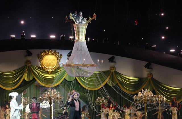 (260222) -- VERONA, Feb. 22, 2026 (Xinhua) -- Actors perform during the closing ceremony of the Milan-Cortina 2026 Olympic Winter Games at Verona Olympic Arena in Verona, Italy, Feb. 22, 2026. (Xinhua/Li Ming)