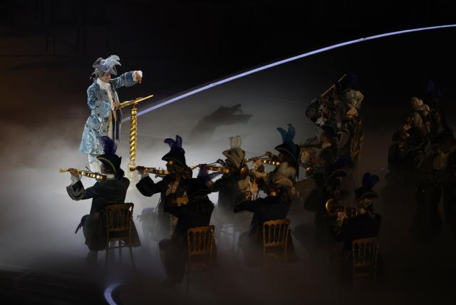 (260222) -- VERONA, Feb. 22, 2026 (Xinhua) -- Actors perform during the closing ceremony of the Milan-Cortina 2026 Olympic Winter Games at Verona Olympic Arena in Verona, Italy, Feb. 22, 2026. (Xinhua/Li Jing)