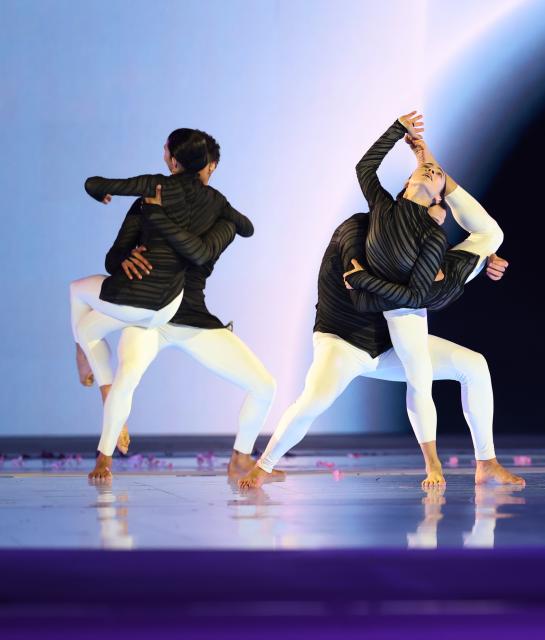 (260222) -- VERONA, Feb. 22, 2026 (Xinhua) -- Actors perform during the closing ceremony of the Milan-Cortina 2026 Olympic Winter Games at Verona Olympic Arena in Verona, Italy, Feb. 22, 2026. (Xinhua/Li Ming)