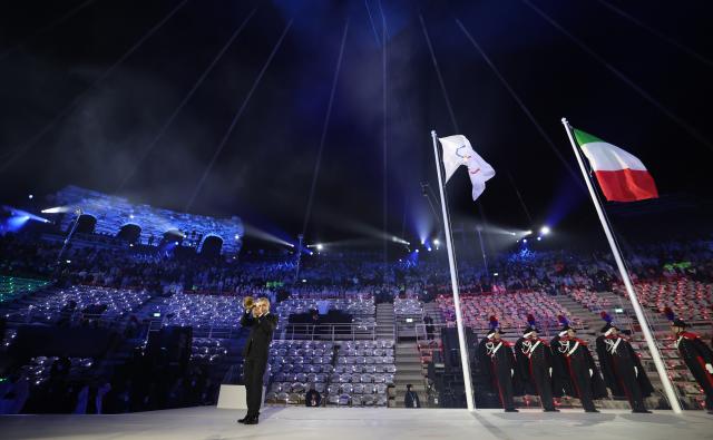 (260222) -- VERONA, Feb. 22, 2026 (Xinhua) -- This photo taken on Feb. 22, 2026 shows the Olympic flag and the Italian national flag during the closing ceremony of the Milan-Cortina 2026 Olympic Winter Games at Verona Olympic Arena in Verona, Italy. (Xinhua/Li Ming)