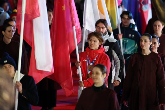 (260222) -- VERONA, Feb. 22, 2026 (Xinhua) -- Su Yiming, flag bearer of the delegation of China, is pictured during the closing ceremony of the Milan-Cortina 2026 Olympic Winter Games at Verona Olympic Arena in Verona, Italy, Feb. 22, 2026. (Xinhua/Wang Kaiyan)