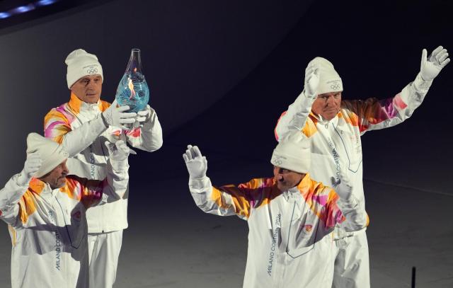 (260222) -- VERONA, Feb. 22, 2026 (Xinhua) -- The Drop of Olympic Flame is carried into the venue during the closing ceremony of the Milan-Cortina 2026 Olympic Winter Games at Verona Olympic Arena in Verona, Italy, Feb. 22, 2026. (Xinhua/Sun Fei)