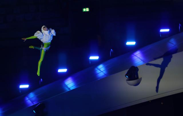 (260222) -- VERONA, Feb. 22, 2026 (Xinhua) -- An actor performs during the closing ceremony of the Milan-Cortina 2026 Olympic Winter Games at Verona Olympic Arena in Verona, Italy, Feb. 22, 2026. (Xinhua/Li Jing)