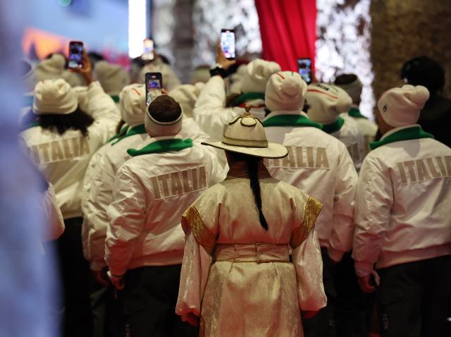 (260222) -- VERONA, Feb. 22, 2026 (Xinhua) -- Italian athletes are pictured during the closing ceremony of the Milan-Cortina 2026 Olympic Winter Games at Verona Olympic Arena in Verona, Italy, Feb. 22, 2026. (Xinhua/Wang Kaiyan)
