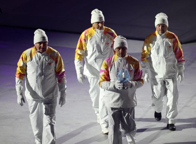 (260222) -- VERONA, Feb. 22, 2026 (Xinhua) -- The Drop of Olympic Flame is carried into the venue during the closing ceremony of the Milan-Cortina 2026 Olympic Winter Games at Verona Olympic Arena in Verona, Italy, Feb. 22, 2026. (Xinhua/Li Jing)