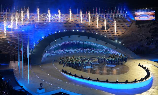 (260222) -- VERONA, Feb. 22, 2026 (Xinhua) -- Actors perform during the closing ceremony of the Milan-Cortina 2026 Olympic Winter Games at Verona Olympic Arena in Verona, Italy, Feb. 22, 2026. (Xinhua/Sun Fei)