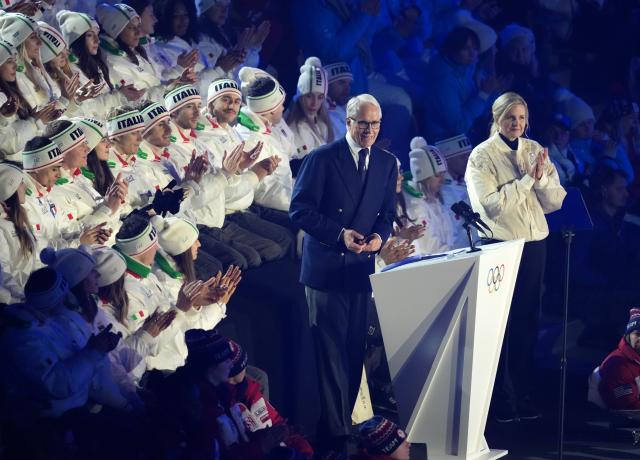 (260222) -- VERONA, Feb. 22, 2026 (Xinhua) -- Giovanni Malago, president of the Milan-Cortina 2026 organizing committee, addresses the closing ceremony of the Milan-Cortina 2026 Olympic Winter Games at Verona Olympic Arena in Verona, Italy, Feb. 22, 2026. (Xinhua/Xue Yuge)