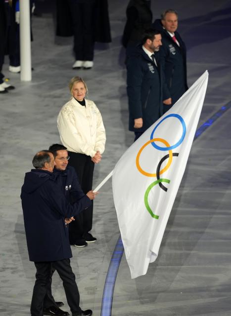 (260222) -- VERONA, Feb. 22, 2026 (Xinhua) -- Mayor of Milan Giuseppe Sala and Mayor of Cortina d'Ampezzo Gianluca Lorenzi hold the Olympic flag during the closing ceremony of the Milan-Cortina 2026 Olympic Winter Games at Verona Olympic Arena in Verona, Italy, Feb. 22, 2026. (Xinhua/Xue Yuge)