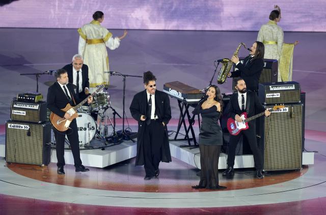 (260222) -- VERONA, Feb. 22, 2026 (Xinhua) -- Actors perform during the closing ceremony of the Milan-Cortina 2026 Olympic Winter Games at Verona Olympic Arena in Verona, Italy, Feb. 22, 2026. (Xinhua/Xue Yuge)