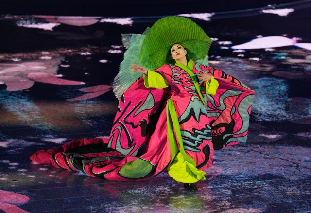 (260222) -- VERONA, Feb. 22, 2026 (Xinhua) -- An actress performs during the closing ceremony of the Milan-Cortina 2026 Olympic Winter Games at Verona Olympic Arena in Verona, Italy, Feb. 22, 2026. (Xinhua/Sun Fei)