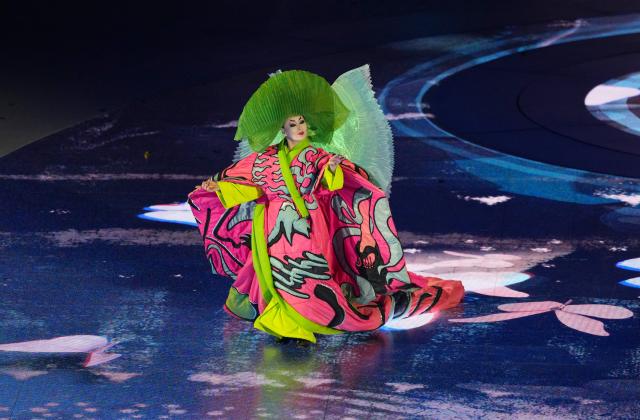 (260222) -- VERONA, Feb. 22, 2026 (Xinhua) -- An actress performs during the closing ceremony of the Milan-Cortina 2026 Olympic Winter Games at Verona Olympic Arena in Verona, Italy, Feb. 22, 2026. (Xinhua/Xue Yuge)