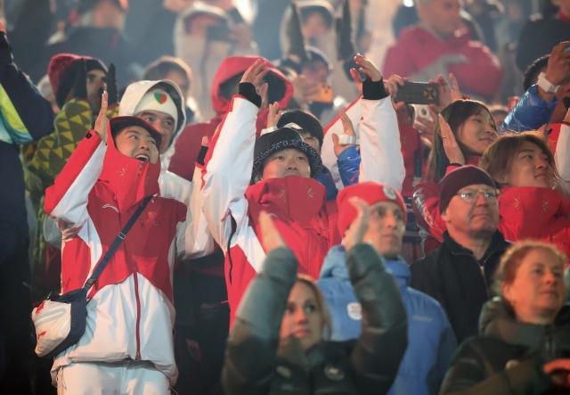 (260222) -- VERONA, Feb. 22, 2026 (Xinhua) -- Members of the delegation of China attend the closing ceremony of the Milan-Cortina 2026 Olympic Winter Games at Verona Olympic Arena in Verona, Italy, Feb. 22, 2026. (Xinhua/Li Ming)