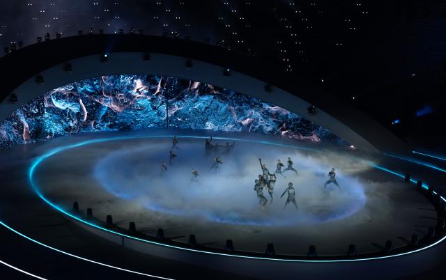 (260222) -- VERONA, Feb. 22, 2026 (Xinhua) -- Actors perform during the closing ceremony of the Milan-Cortina 2026 Olympic Winter Games at Verona Olympic Arena in Verona, Italy, Feb. 22, 2026. (Xinhua/Sun Fei)