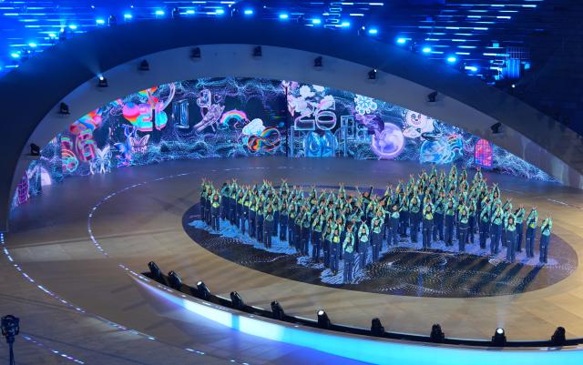 (260222) -- VERONA, Feb. 22, 2026 (Xinhua) -- Actors perform during the closing ceremony of the Milan-Cortina 2026 Olympic Winter Games at Verona Olympic Arena in Verona, Italy, Feb. 22, 2026. (Xinhua/Sun Fei)