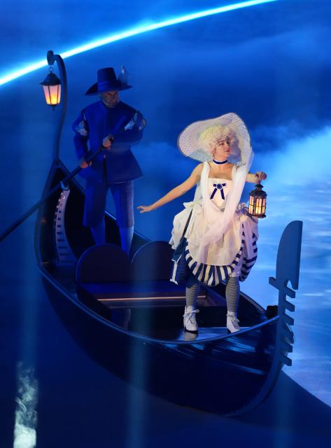 (260222) -- VERONA, Feb. 22, 2026 (Xinhua) -- Actors perform during the closing ceremony of the Milan-Cortina 2026 Olympic Winter Games at Verona Olympic Arena in Verona, Italy, Feb. 22, 2026. (Xinhua/Xue Yuge)