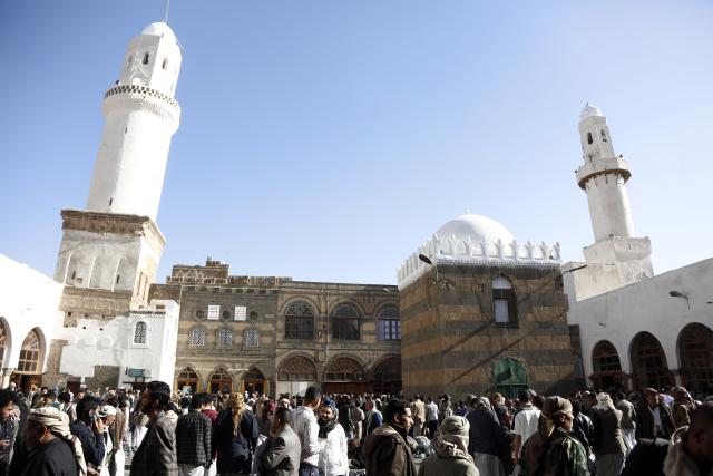 (260223) -- SANAA, Feb. 23, 2026 (Xinhua) -- People enter the Great Mosque during Ramadan in Sanaa, Yemen, Feb. 22, 2026. (Photo by Mohammed Mohammed/Xinhua)