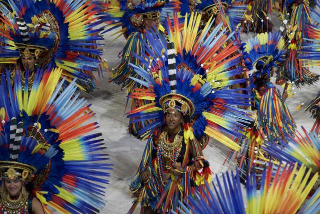 (260223) -- BEIJING, Feb. 23, 2026 (Xinhua) -- Samba dancers participate in the Champions' Parade of the Carnival 2026 in Rio de Janeiro, Brazil, Feb. 21, 2026. The Champions' Parade of the Carnival 2026 was held in Rio de Janeiro on Saturday. The top six samba schools in the Special Group returned to the Sambadrome for the closing performance, officially marking the end of this year's Carnival. (Xinhua/Zhou Yongsui)