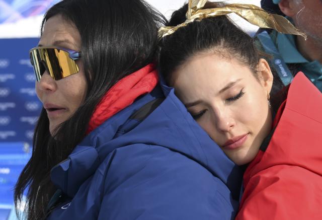 (260223) -- BEIJING, Feb. 23, 2026 (Xinhua) -- Gold medalist Gu Ailing of China hugs her mother Gu Yan after the awarding ceremony for freestyle skiing women's freeski halfpipe at the Milan-Cortina 2026 Olympic Winter Games in Livigno, Italy, Feb. 22, 2026. (Xinhua/Xia Yifang)