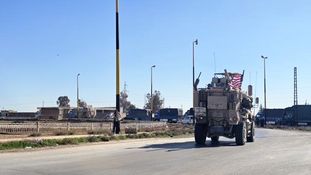 (260223) -- HASAKAH, Feb. 23, 2026 (Xinhua) -- U.S. troops are seen withdrawing from the Qasrak military base in Hasakah governorate, Syria, Feb. 23, 2026. U.S. forces have begun withdrawing from the Qasrak military base in Syria's Hasakah governorate and redeploying toward Iraq, Syria TV reported on Monday, not providing further details. (Str/Xinhua)