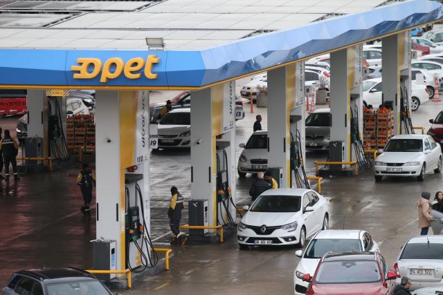 (260223) -- ANKARA, Feb. 23, 2026 (Xinhua) -- This photo shows a gas station in Ankara, Türkiye, Feb. 22, 2026. A potential U.S. strike on Iran could hit Türkiye's economy, driving up energy costs and fueling inflation, Turkish economists have warned.
   Türkiye is highly dependent on imported oil and natural gas, Mustafa Sonmez, an Istanbul-based independent economist, told Xinhua. (Mustafa Kaya/Handout via Xinhua)