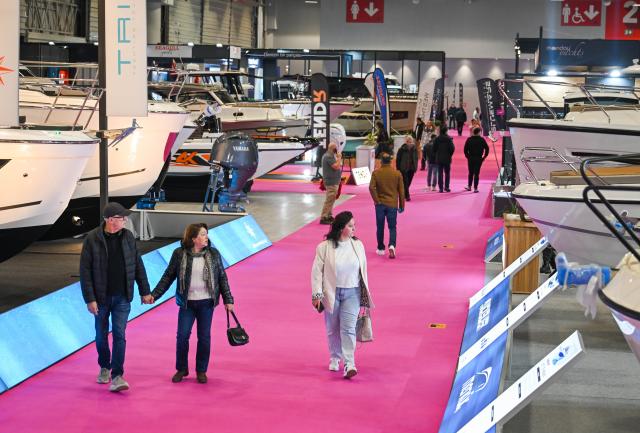 (260223) -- ISTANBUL, Feb. 23, 2026 (Xinhua) -- Visitors view boats at the Bosphorus Boat Show in Istanbul, Türkiye, Feb. 23, 2026. The Bosphorus Boat Show, the largest land-based boat exhibition in Türkiye, is held in Istanbul from Feb. 21 to 28. More than 200 exhibitors participated in the event, showcasing a wide range of vessels as well as marine engines and related equipment. (Xinhua/Liu Lei)