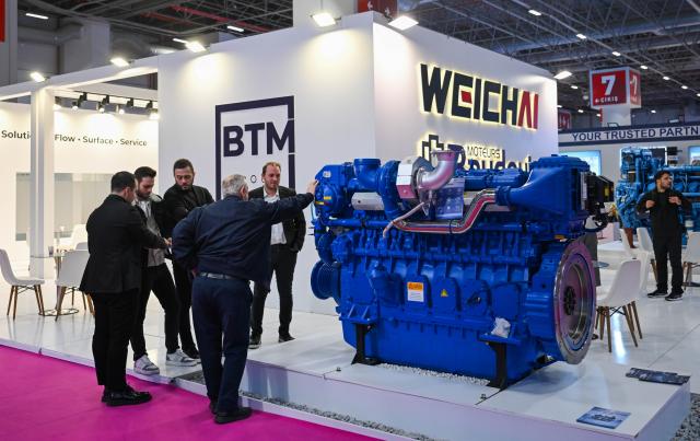 (260223) -- ISTANBUL, Feb. 23, 2026 (Xinhua) -- Visitors look at a marine engine produced by Weichai Group at the Bosphorus Boat Show in Istanbul, Türkiye, Feb. 23, 2026. The Bosphorus Boat Show, the largest land-based boat exhibition in Türkiye, is held in Istanbul from Feb. 21 to 28. More than 200 exhibitors participated in the event, showcasing a wide range of vessels as well as marine engines and related equipment. (Xinhua/Liu Lei)