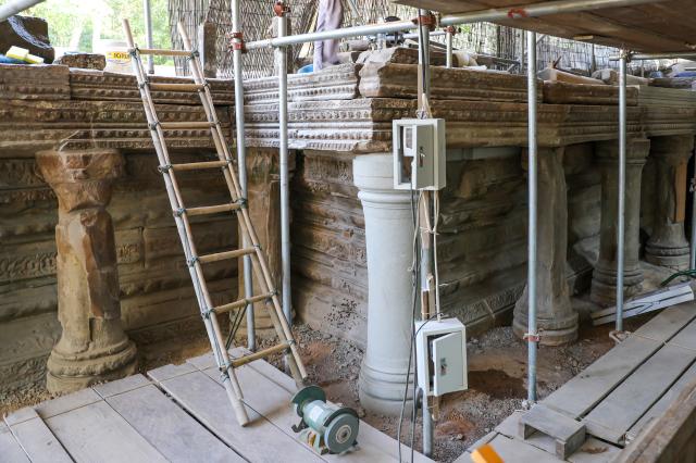 (260224) -- SIEM REAP, Feb. 24, 2026 (Xinhua) -- This photo taken on Feb. 17, 2026 shows a view of the restoration site of ruined Naga balustrades of Banteay Samre temple in Siem Reap province, Cambodia. Archaeologists have been undertaking the restoration of the Naga balustrades on the east terrace of Banteay Samre temple in Cambodia's famed Angkor Archaeological Park, the APSARA National Authority (ANA) said in a news release on Tuesday. (ANA/Handout via Xinhua)