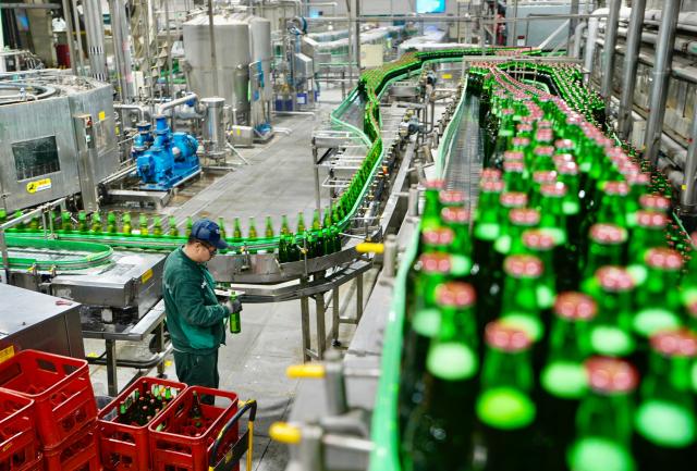 (260224) -- BEIJING, Feb. 24, 2026 (Xinhua) -- A worker works in the workshop of a brewery in Helan County, Yinchuan City, northwest China's Ningxia Hui Autonomous Region, Feb. 24, 2026. Factories and companies across China resumed work after the Spring Festival holiday on Tuesday. (Xinhua/Yang Zhisen)
