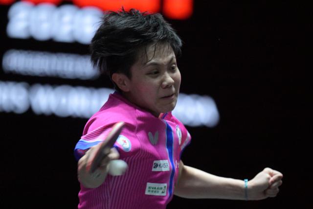(260224) -- SINGAPORE, Feb. 24, 2026 (Xinhua) -- Cheng I-Ching of Chinese Taipei hits a return during the women's singles round of 32 match between Wang Manyu of China and Cheng I-Ching of Chinese Taipei at the World Table Tennis (WTT) Singapore Smash 2026 in Singapore on Feb. 24, 2026. (Photo by Then Chih Wey/Xinhua)