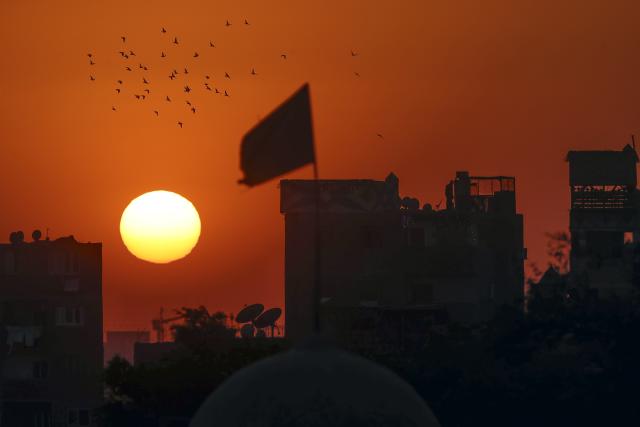 (260224) -- CAIRO, Feb. 24, 2026 (Xinhua) -- This photo taken on Feb. 24, 2026 shows a sunset view in Cairo, Egypt. (Xinhua/Ahmed Gomaa)