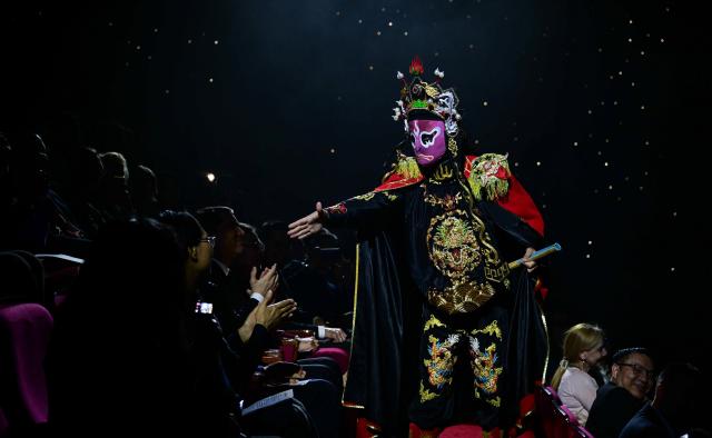 (260224) -- ASHGABAT, Feb. 24, 2026 (Xinhua) -- An artist interacts with the audience during a face-changing performance at a "Happy Chinese New Year" celebration event in Ashgabat, Turkmenistan, Feb. 23, 2026. (Chinese Embassy in Turkmenistan/Handout via Xinhua)