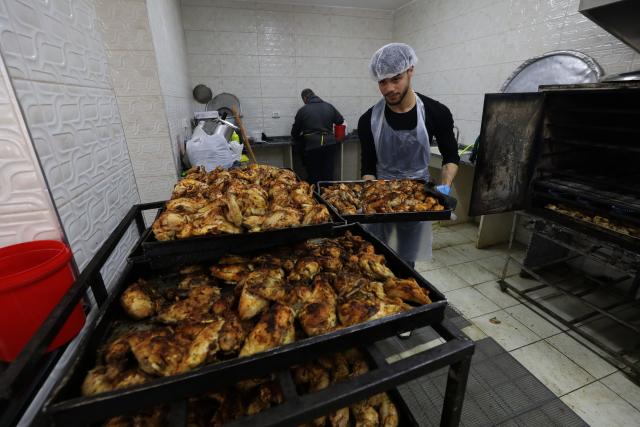 (260224) -- NABLUS, Feb. 24, 2026 (Xinhua) -- People prepare charity meals in the holy month of Ramadan, in the West Bank city of Nablus, on Feb. 24, 2026. (Photo by Nidal Eshtayeh/Xinhua)